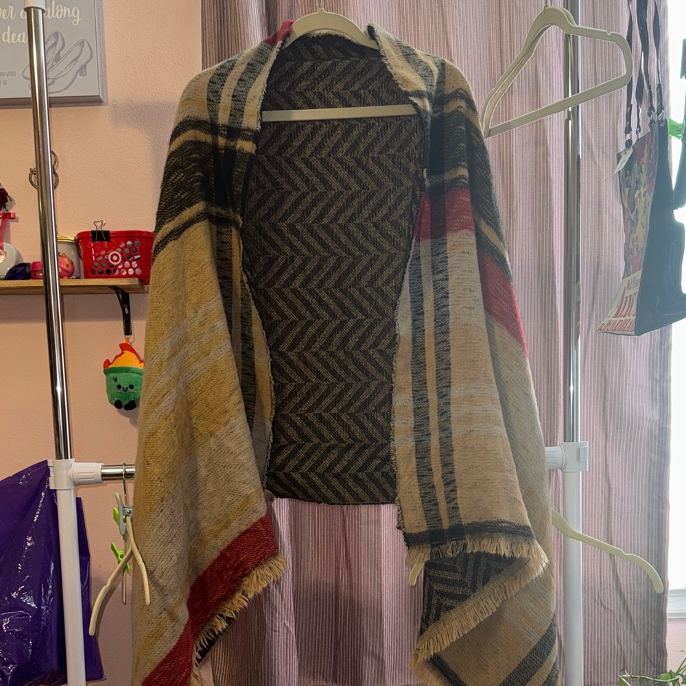 Chevron Patterned Shawl with‎ Fringe